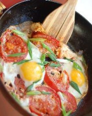 Яичница с помидорами