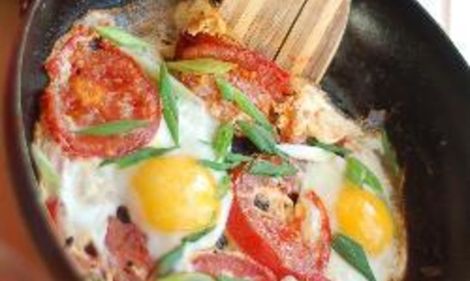 Рецепт яичницы с помидорами