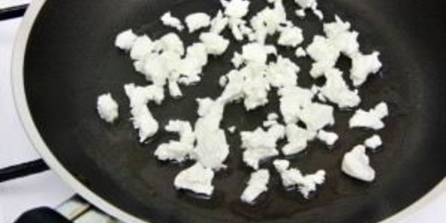 яичница с сыром фета