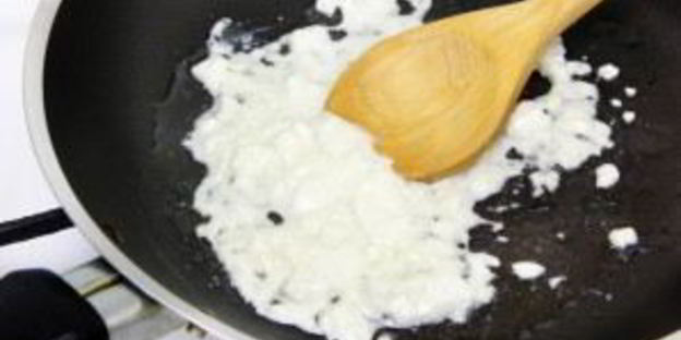 яичница с сыром фета