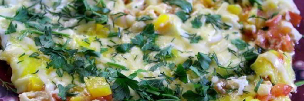Яичница с сыром и овощами