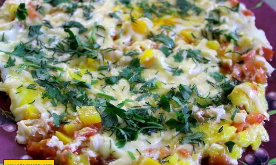 Рецепт яичницы с сыром и овощами