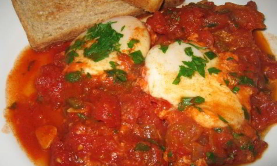 Рецепт яичницы с томатной пастой