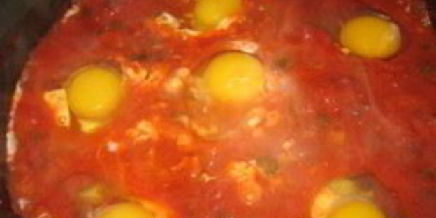 яичница с томатной пастой