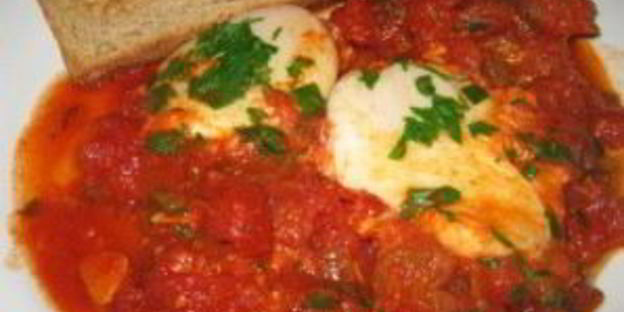 яичница с томатной пастой