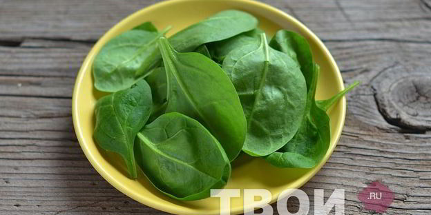 яичница со шпинатом и перцем