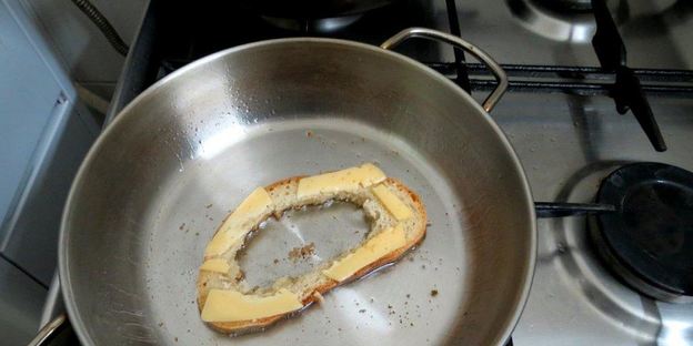 яичница в хлебе