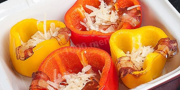 яичница в половинках перца