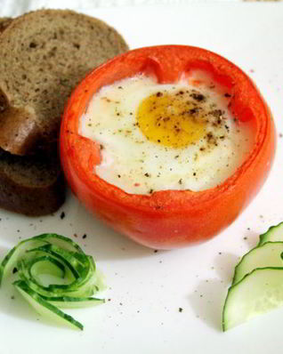 Яичница в помидорах