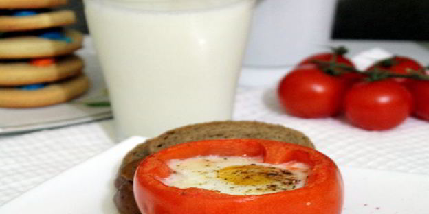 яичница в помидорах