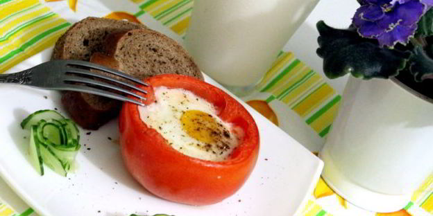 яичница в помидорах