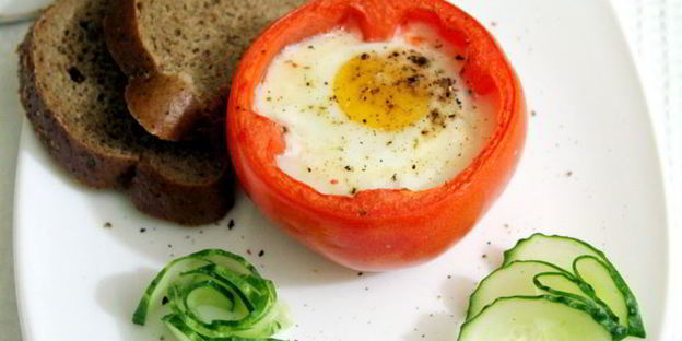 яичница в помидорах