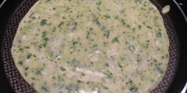 яичница в шпинатных блинчиках