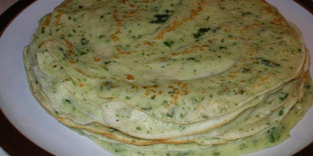 яичница в шпинатных блинчиках