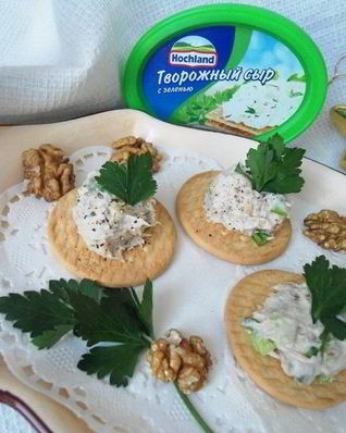 Закуска из курицы, орехов и творожного сыра