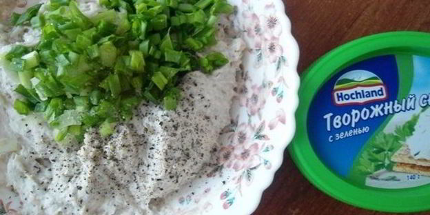 закуска из курицы, орехов и творожного сыра