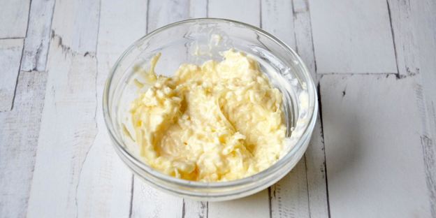 закуска из языка с сыром и чесноком