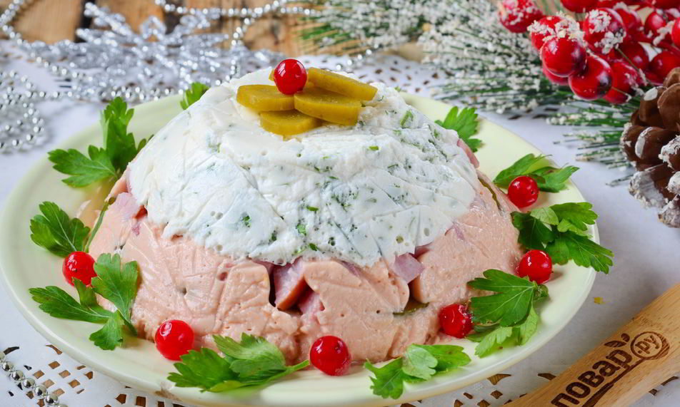 Рецепт двухцветного заливного с ветчиной и маринованными огурцами