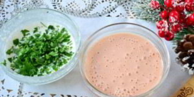 двухцветное заливное с ветчиной и маринованными огурцами