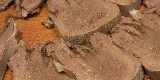 слоеное заливное из языка петушок