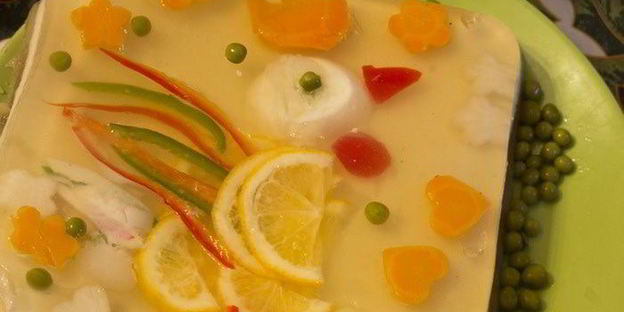 слоеное заливное из языка петушок