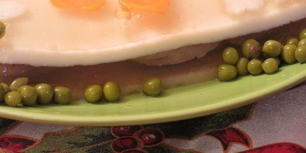 слоеное заливное из языка петушок