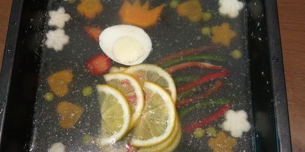 слоеное заливное из языка петушок