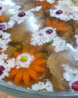 Заливное из говяжьего и свиного языков