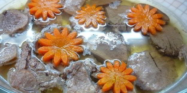 заливное из говяжьего и свиного языков