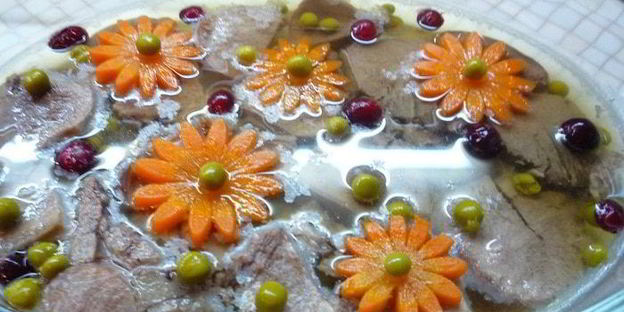 заливное из говяжьего и свиного языков