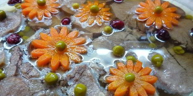 заливное из говяжьего и свиного языков