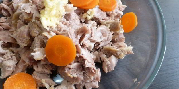 заливное из индейки с грибами