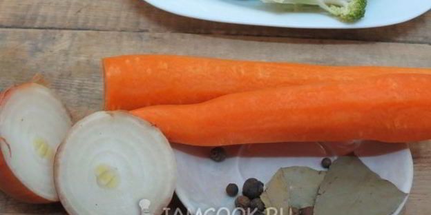 заливное из курицы с брокколи