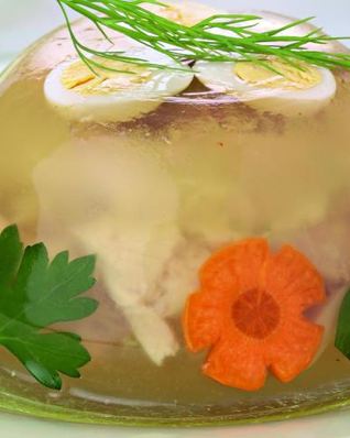 Заливное из курицы с пореем