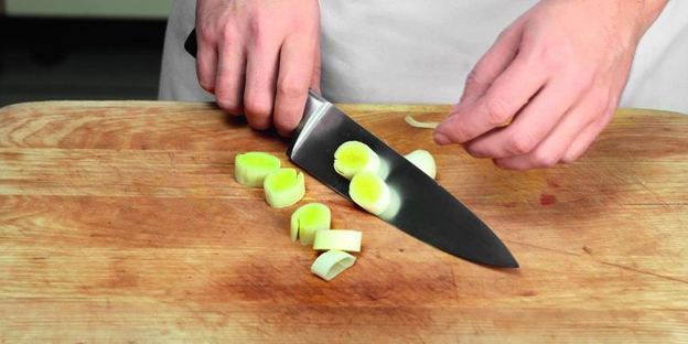 заливное из курицы с пореем