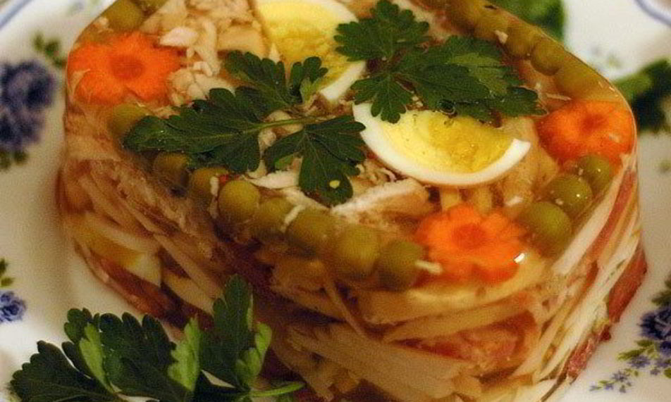 Рецепт заливного из курицы с зеленым горошком