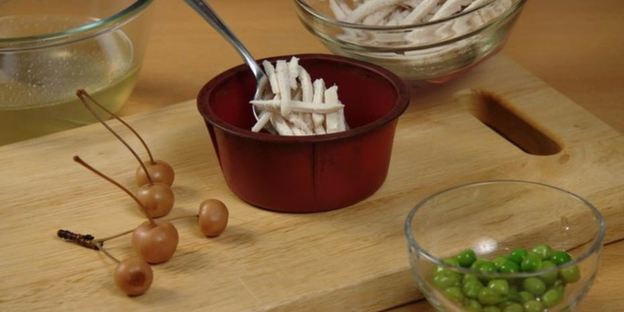 заливное из курицы со сливами