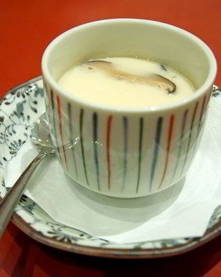 Запеченные яйца с грибами и пармезаном