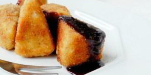 жареный сулугуни с яйцом