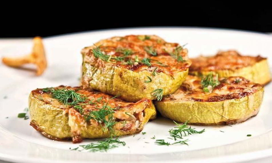 Рецепт грибного жульена в кабачковых кокотницах