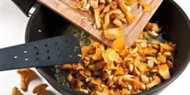 грибной жульен в кабачковых кокотницах