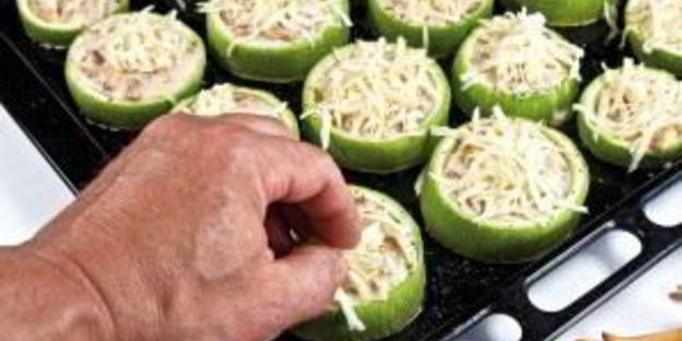 грибной жульен в кабачковых кокотницах