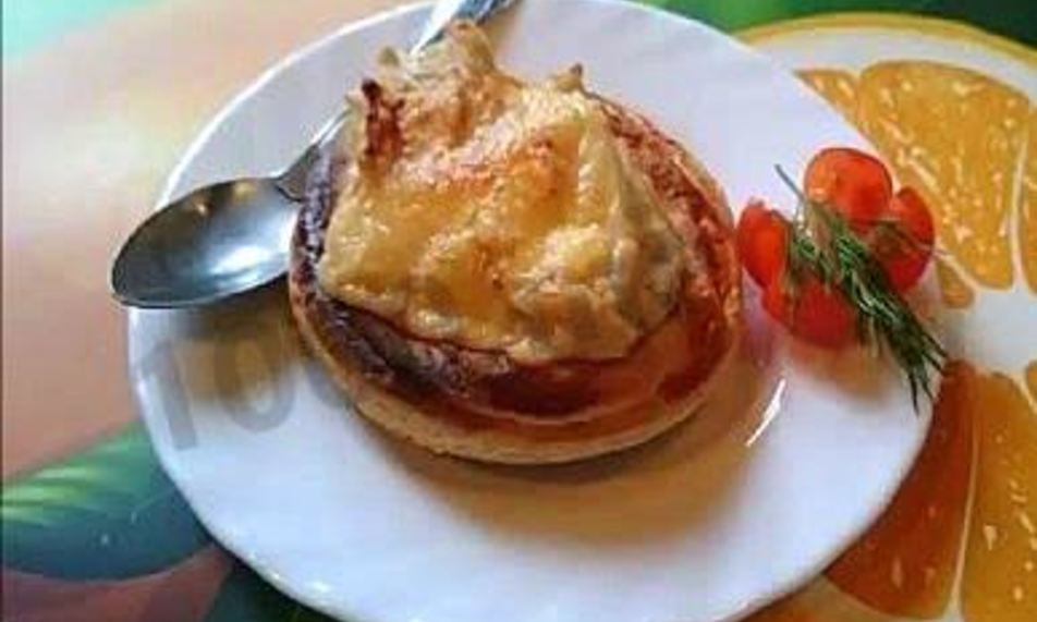 Рецепт куриного жульена в слоеном тесте в воловане