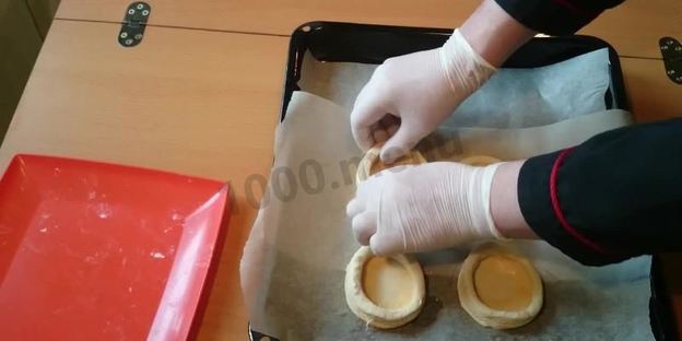 куриный жульен в слоеном тесте в воловане