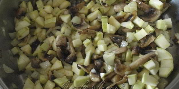 лодочки из кабачков с жульеном и курицей