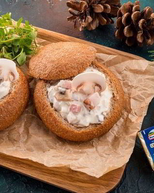 Сытный мясной жульен в булочке