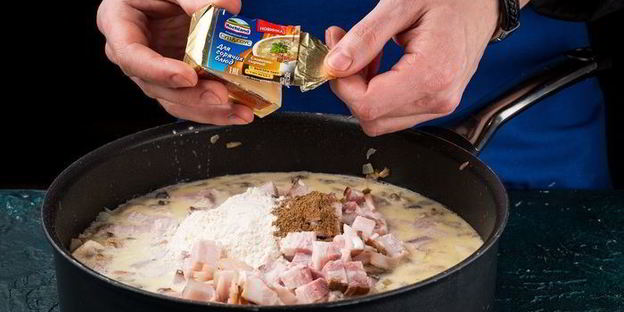 сытный мясной жульен в булочке