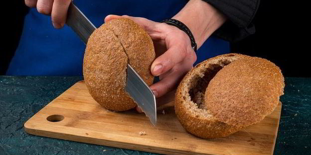 сытный мясной жульен в булочке