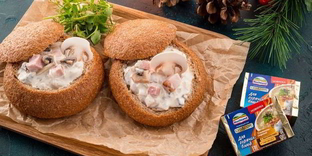 сытный мясной жульен в булочке