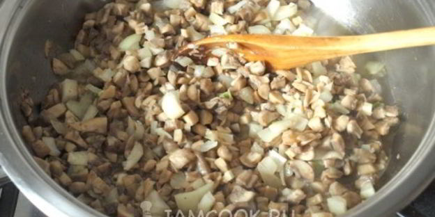 жульен из шампиньонов в булочке